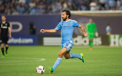 冠竞体育快讯-于帕梅卡诺这身体素质炸裂